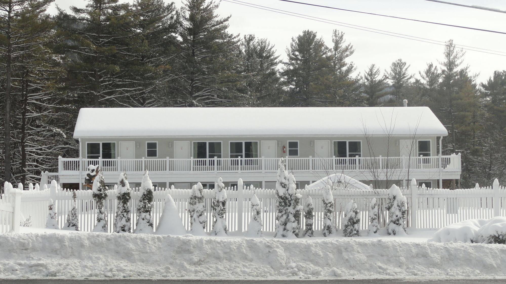Studio Motel Of Lake George Exterior photo